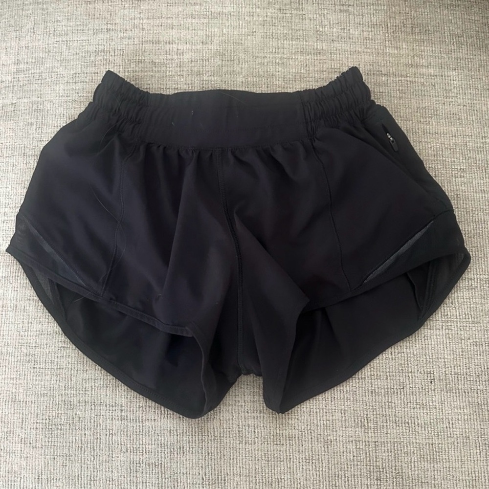 Lululemon Hotty Hot Low-Rise Lined Short 2.5" - Picture 2 of 5